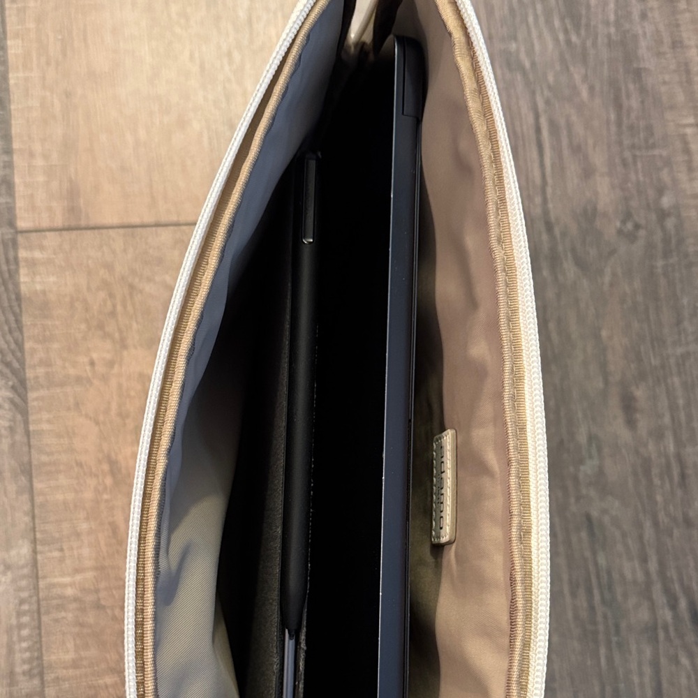 Tumi | Cream Leather Laptop Sleeve - Picture 9 of 10
